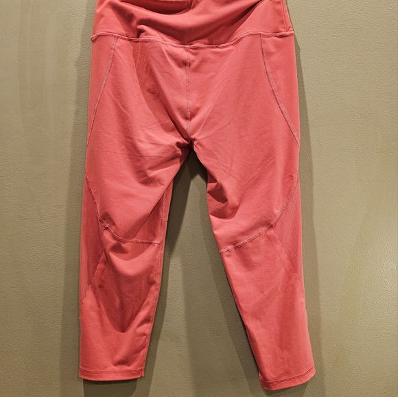 Victoria’s Secret Victoria Sport Capri Leggings - Picture 6 of 16